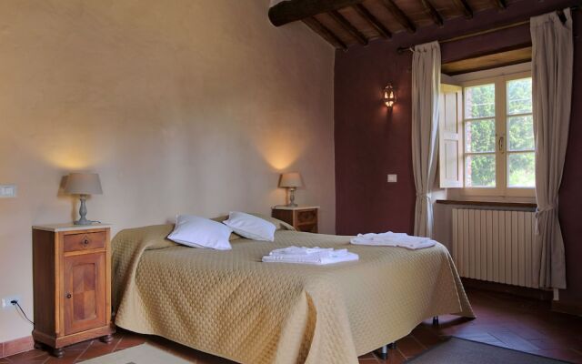 Hill-view Apartment in Lucignano With Private Terrace