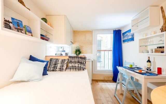 A "boat Cabin" in the Heart of Bordeaux