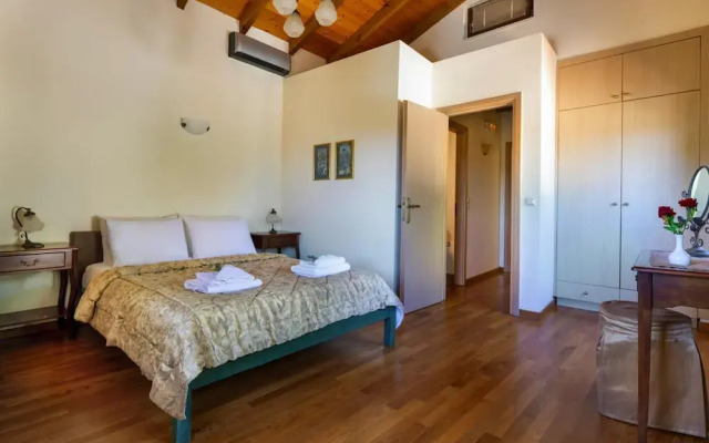 Charming Holiday Home in Maheri