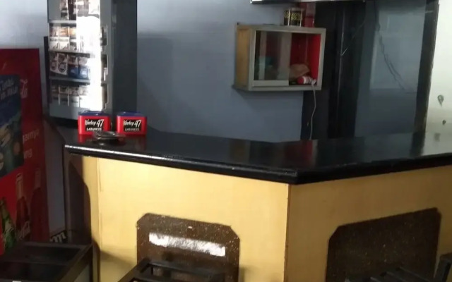 Hotel O Homestay 47 Latanete Near Living Plaza