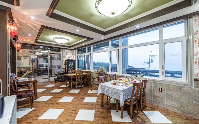 Gangneung Pension Sea and - Pet Friendly