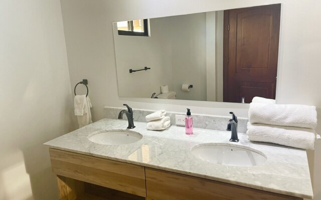 Villa Arenas: Private Pool & Easy Beach Access in Jaco by RedAwning