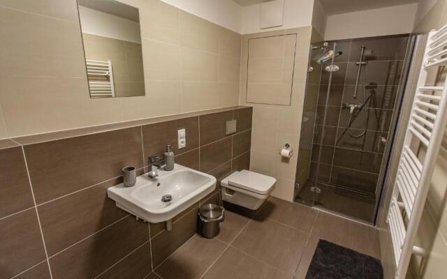 Spacious Terrace Apartment with free private parking