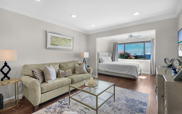 Sunset Harbor Palms 2-304