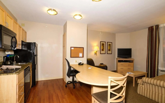 Candlewood Suites Ft Myers I-75 by IHG