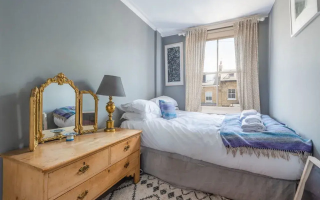 Comforting Clapham Home By The Overground Station