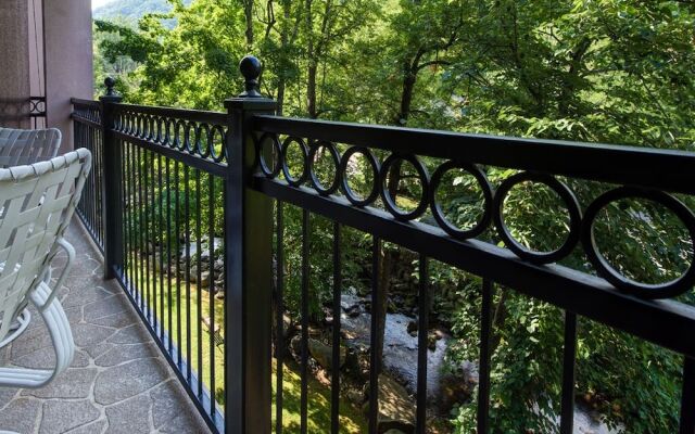 Roaring Romance - Two Bedroom Condo