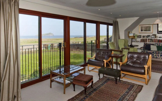 West Links View
