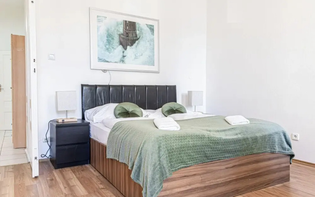 Modern 2BR Apartment Central Long Stay