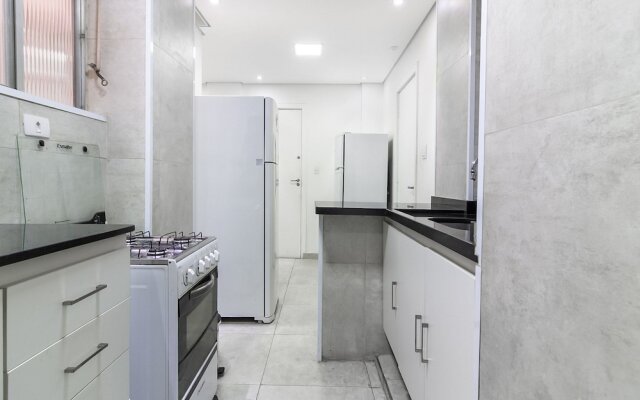 Amplo apartamento no centro, 2 quadras do metrô