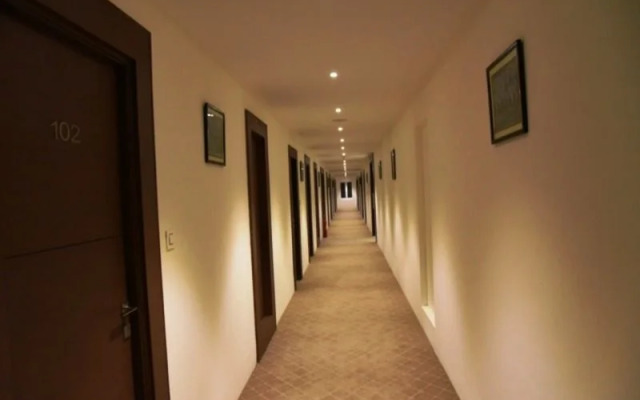 Hotel Raama