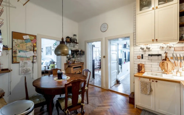 Premium 3 Bed 3 Bath Lounge Apartment
