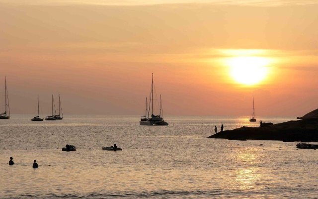 All Seasons Naiharn Phuket
