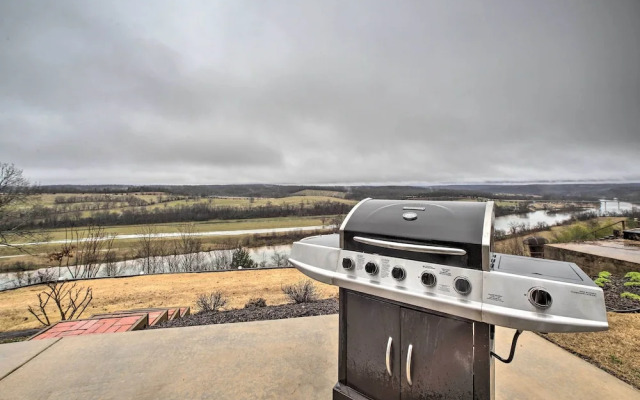 Riverfront Arkansas Retreat Near Fishing & Hiking!