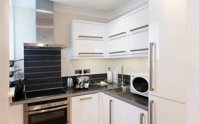 Your Space Apartments - Byron House Studio