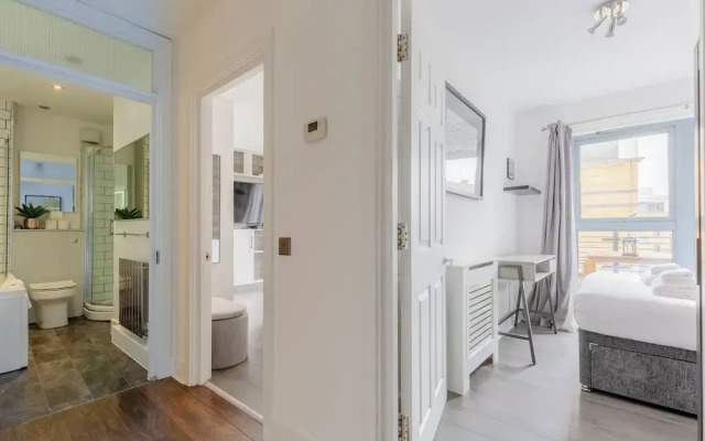 Bright 2 Bedroom Flat in Lambeth With Balcony