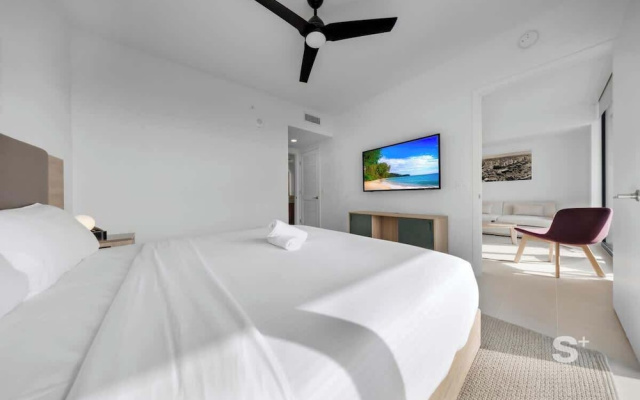 Luxe 1-BD Condo with Stunning DTW Views