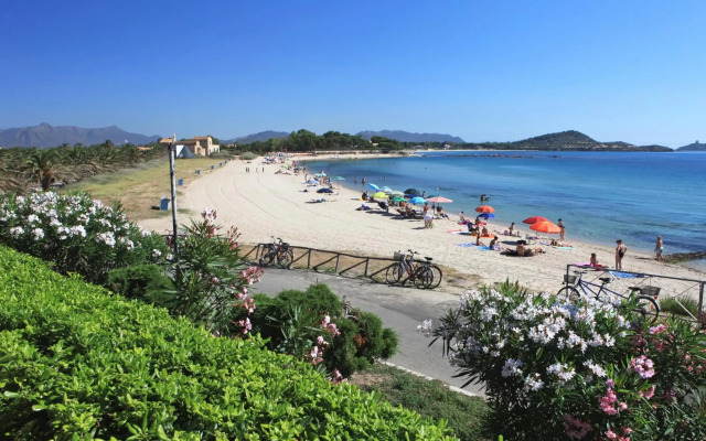 Lantana Resort Hotel & Apartments