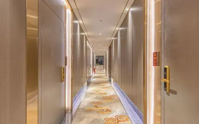 Manhao Holiday Inn