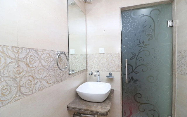 Capital O 1138 Hotel Emerald
