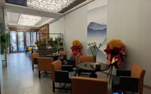Tianzhuyuan Intelligent Hotel (Baiyin Jingtai People's Cultural Square Railway Station)