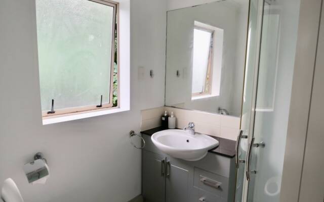 Arent Serviced House 82A Richardson Road