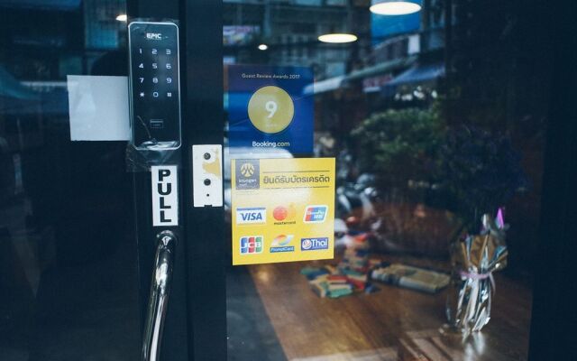 Some Rest Hostel Khao San