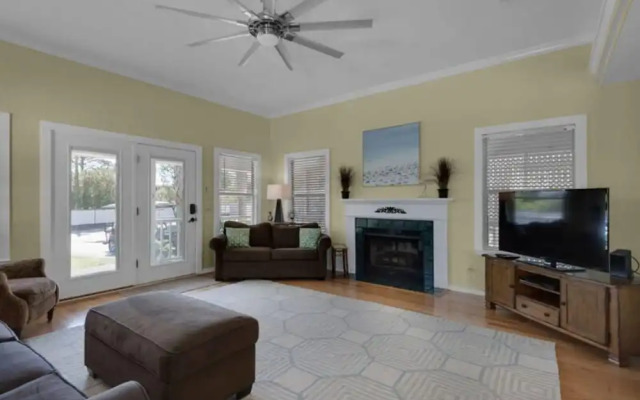 Pineapple Cabana by Bliss Beach Rentals