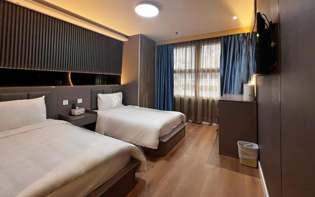 Hennessy Hotel