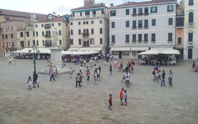Friendly Venice Suites