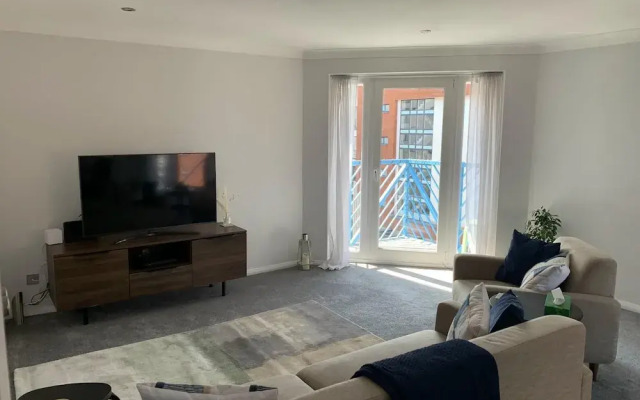 Charming 2-bed Apartment in Swansea