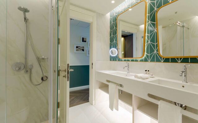 The Emerald House Lisbon, Curio Collection By Hilton