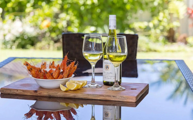 Whitesands Hideaway - STAY three PAY two