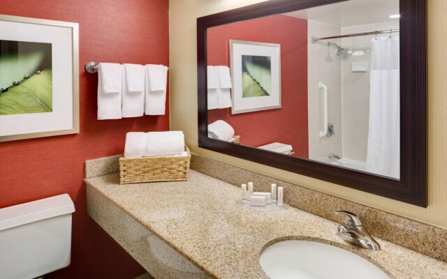 Courtyard By Marriott Shelton