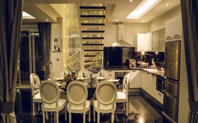 Hollywood Pool Villa Jomtien Pattaya