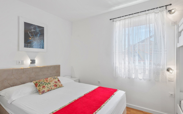 Superior Apartment Tania 6
