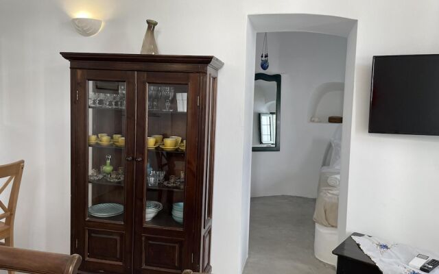 Charming 2-bed Villa in Thera With Outdoor hot tub
