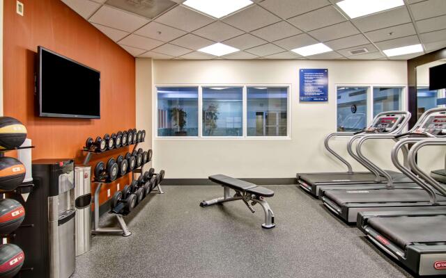 Hampton Inn & Suites by Hilton Calgary-Airport