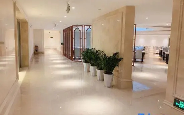 Vienna International Hotel (Guiyang Qingzhen Gaoyuan Mingzhu Junyueguoji)