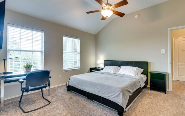 Pet-friendly Pearland Home ~ 21 Mi to Houston!