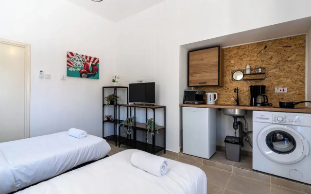 Mufasa Studio & Terrace in Larnaca