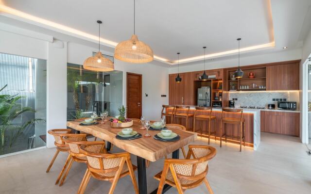 Villa Luna - 4BR in Pererenan