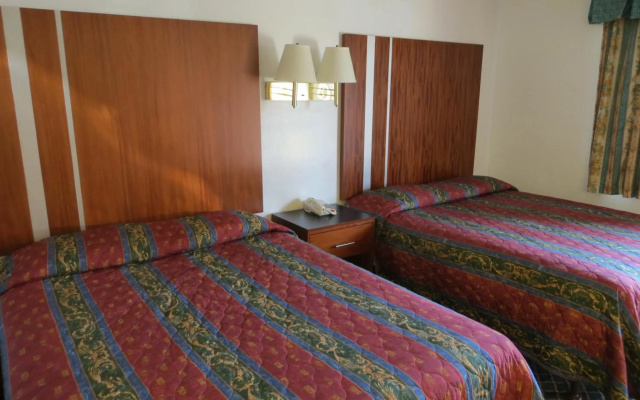 Riverside Inn & Suites - фото 2
