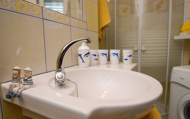 Apartment Tin - comfortable apartment near beach: A1  Ugljan, Island Ugljan