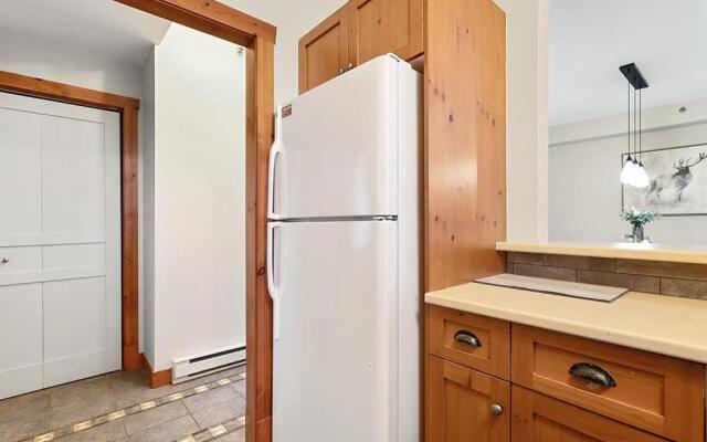 Les Eaux 225-1 by Escapades Tremblant