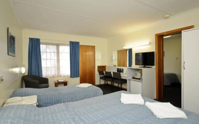 Martin Cash Motel