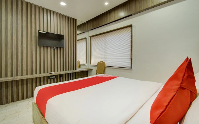 V Hotel by OYO Rooms