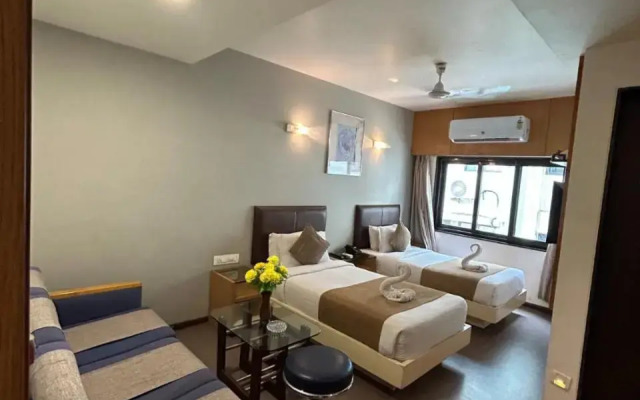 The Excellency by OYO Rooms