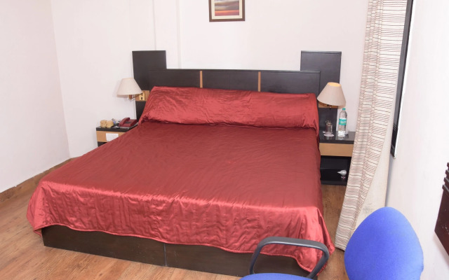 8fold-Pinecrest By LaRiSa, Bhimtal