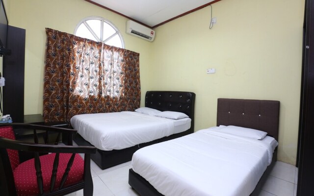 Raz Hotel by OYO Rooms